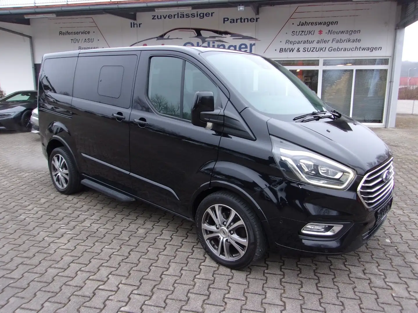 Ford Transit Tourneo Custom  Titanium Schwarz - 2