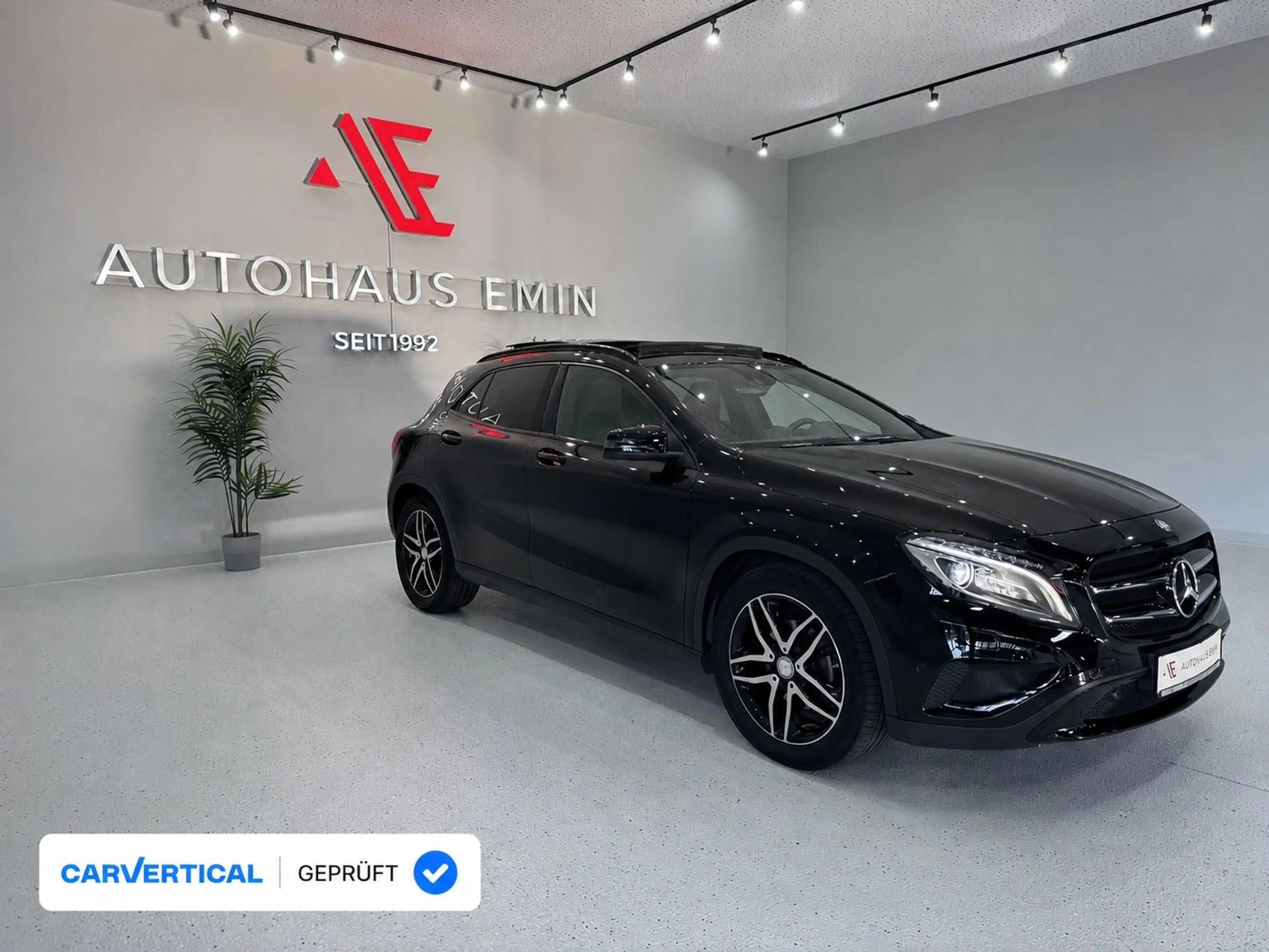 Mercedes-Benz GLA 220 d 4Matic *1.HAND,PANORAMA,LEDER,BI-XENON*