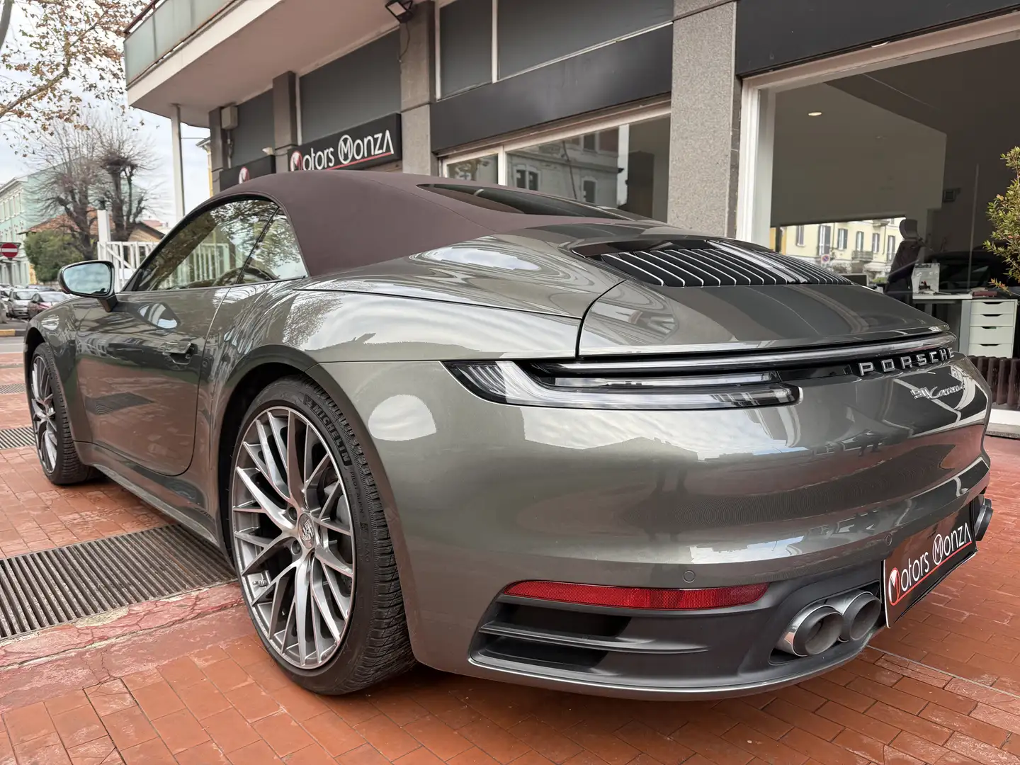 Porsche 911 992 Cabrio 3.0 Carrera 4 auto Grigio - 2