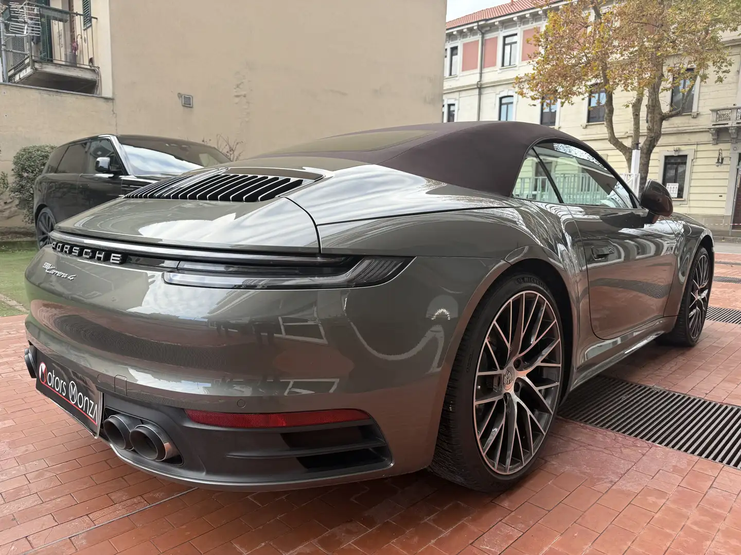 Porsche 911 992 Cabrio 3.0 Carrera 4 auto Grigio - 1