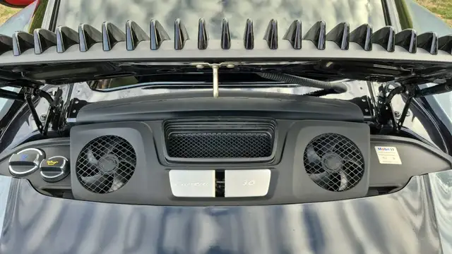 Porsche 911 view 15