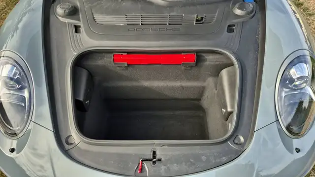 Porsche 911 view 14