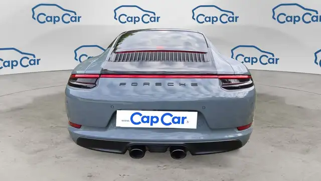 Porsche 911 view 3