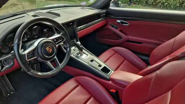 Porsche 911 view 8
