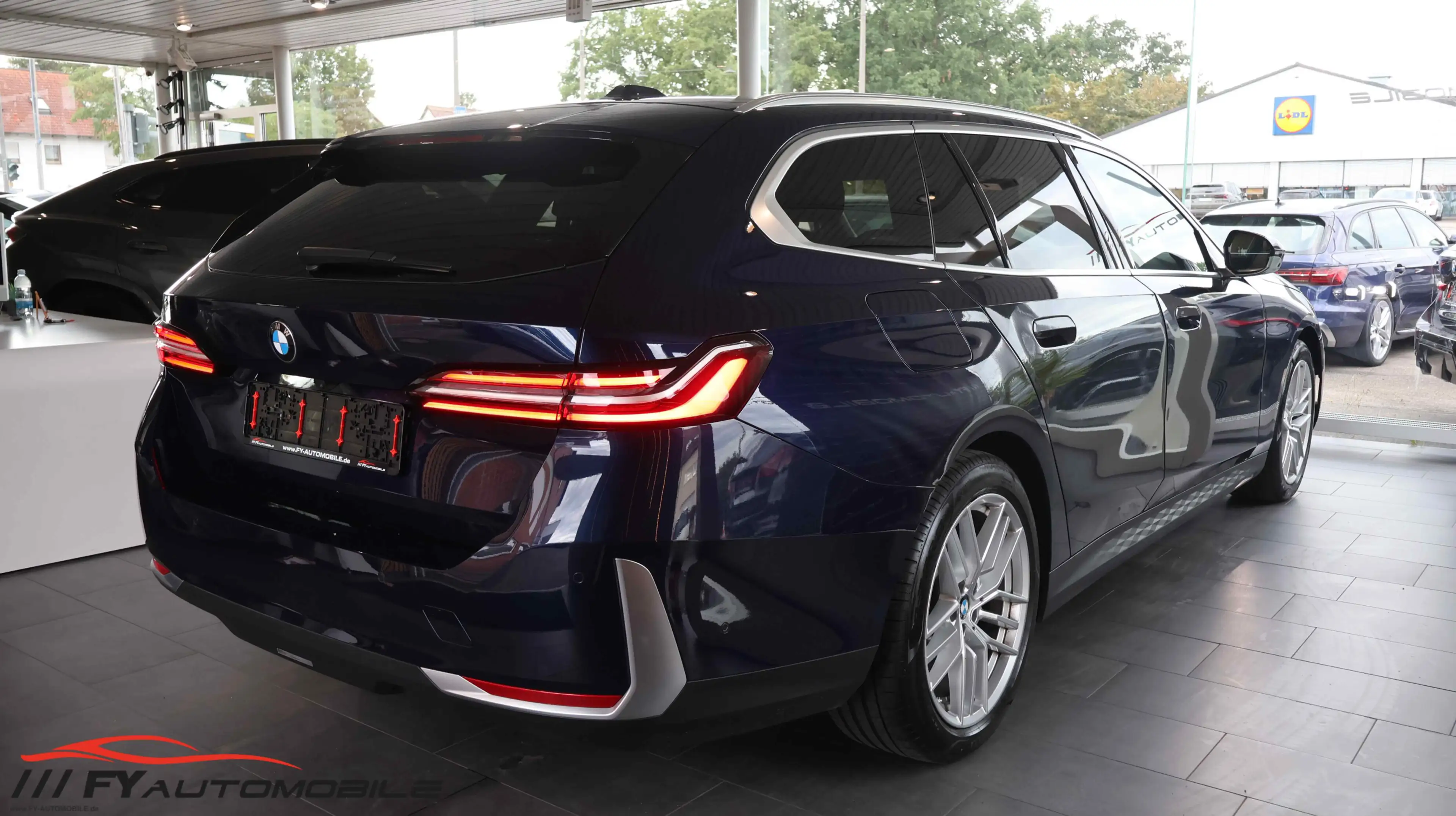 BMW 540 540 d xDrive Touring* Pano* AHK* 8xBereift* — photo 8