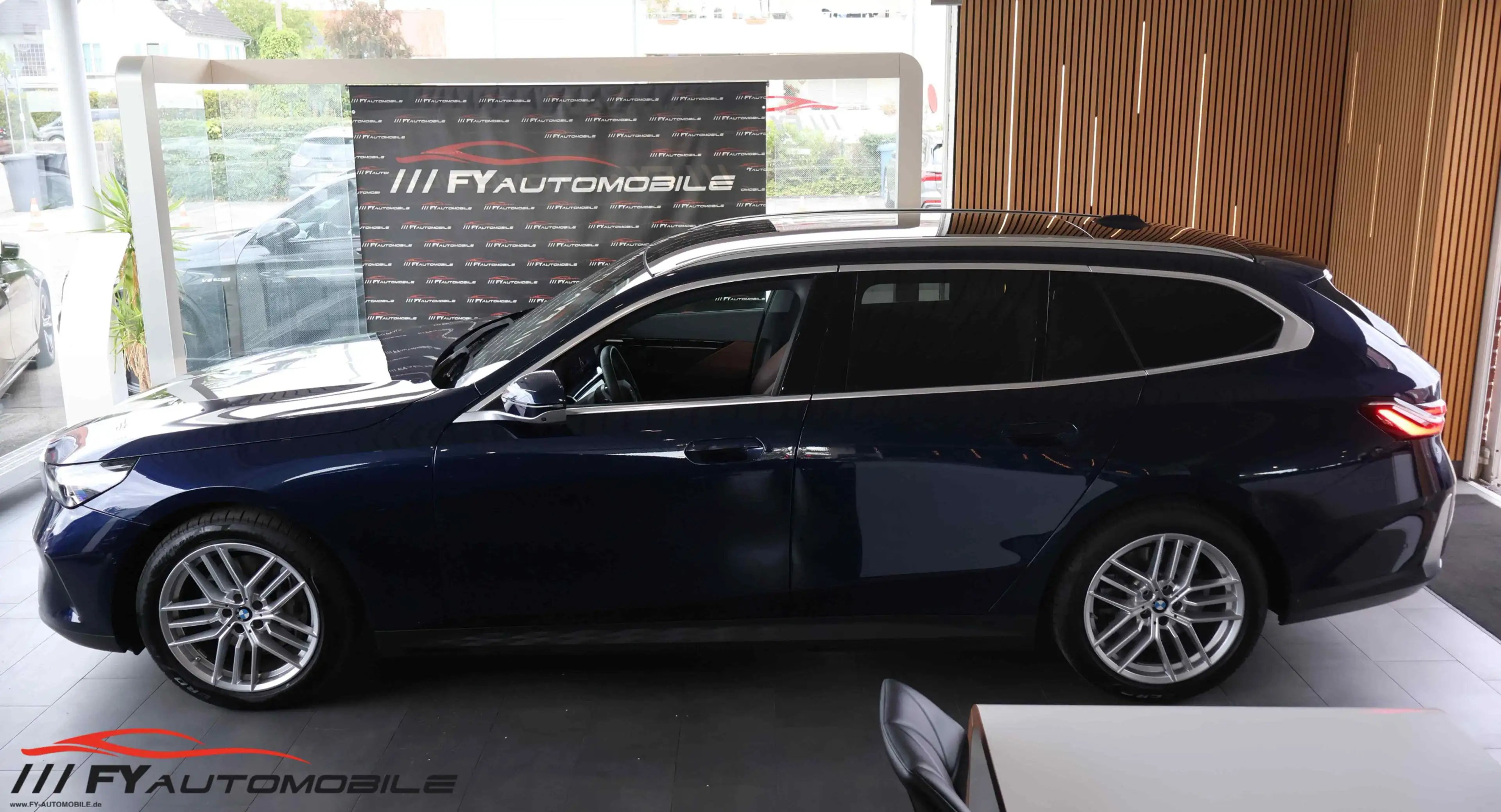 BMW 540 540 d xDrive Touring* Pano* AHK* 8xBereift* — photo 2