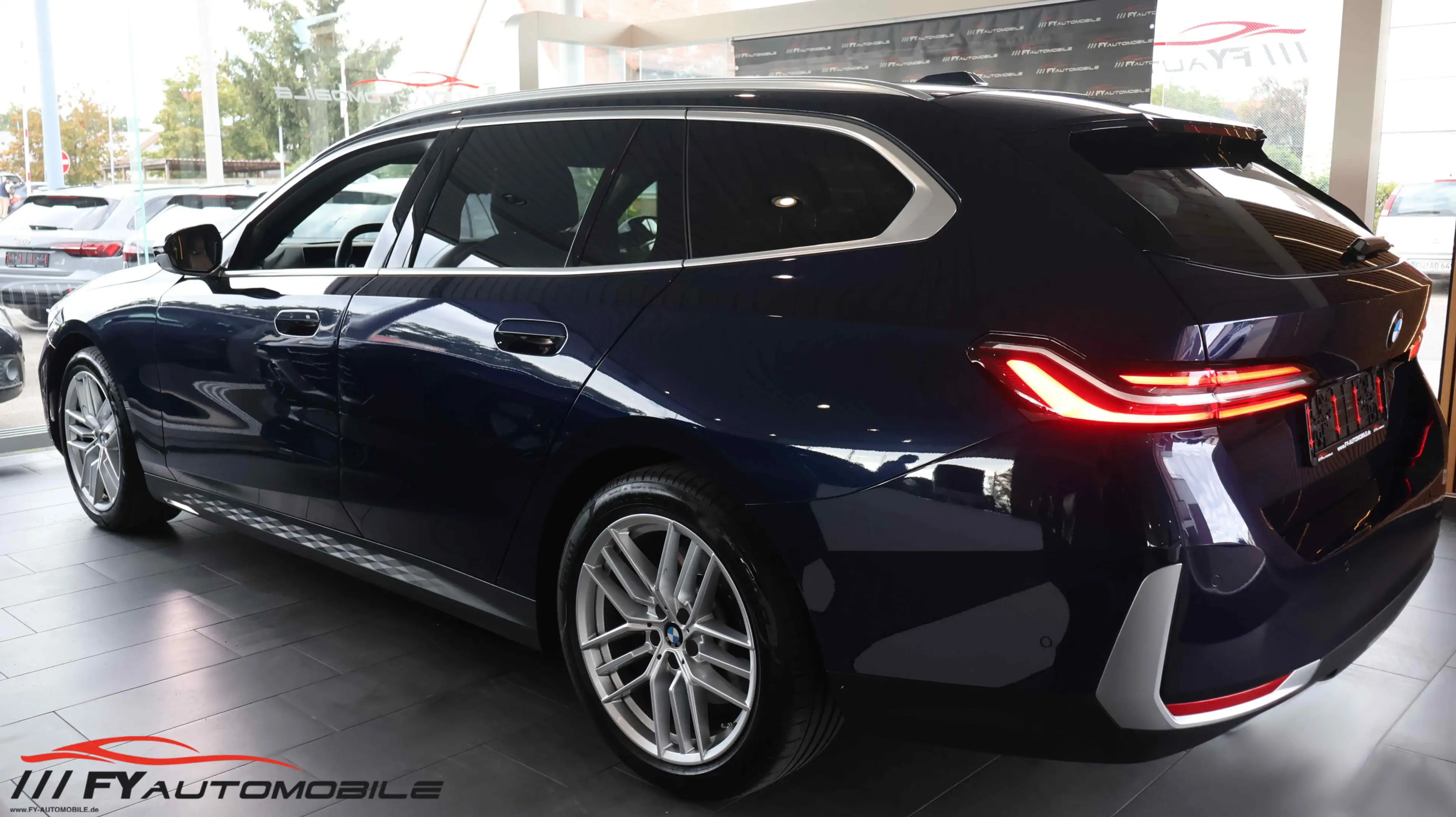 BMW 540 540 d xDrive Touring* Pano* AHK* 8xBereift* — photo 3