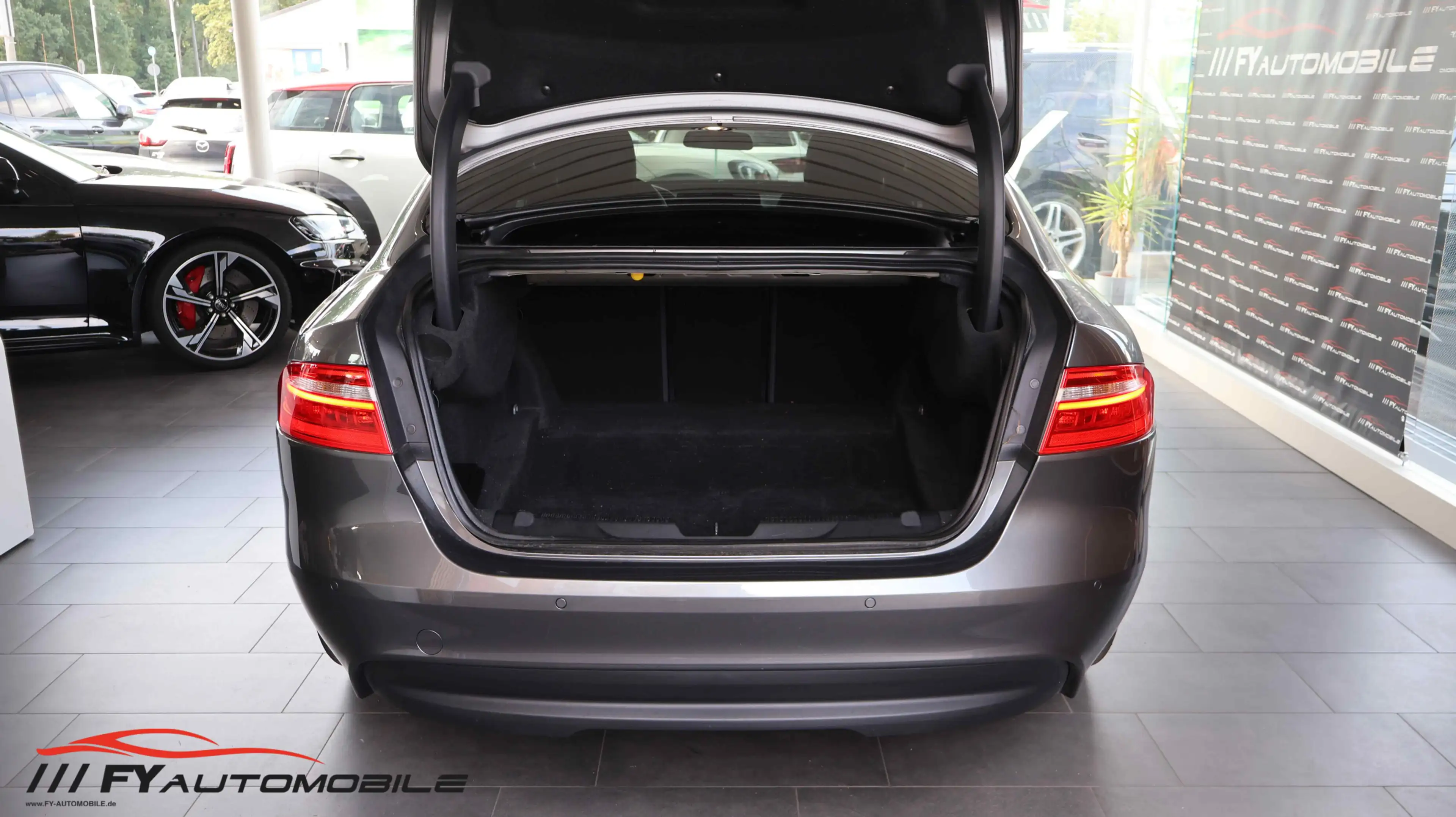 Jaguar XE R SPORT Navi* Garantie* 1.Hand* Top gepfl.* — photo 5