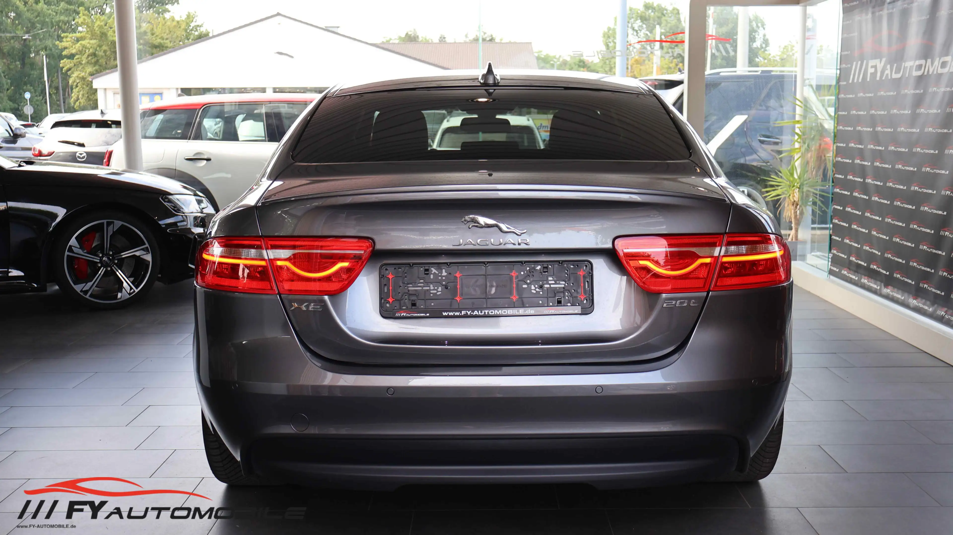 Jaguar XE R SPORT Navi* Garantie* 1.Hand* Top gepfl.* — photo 4