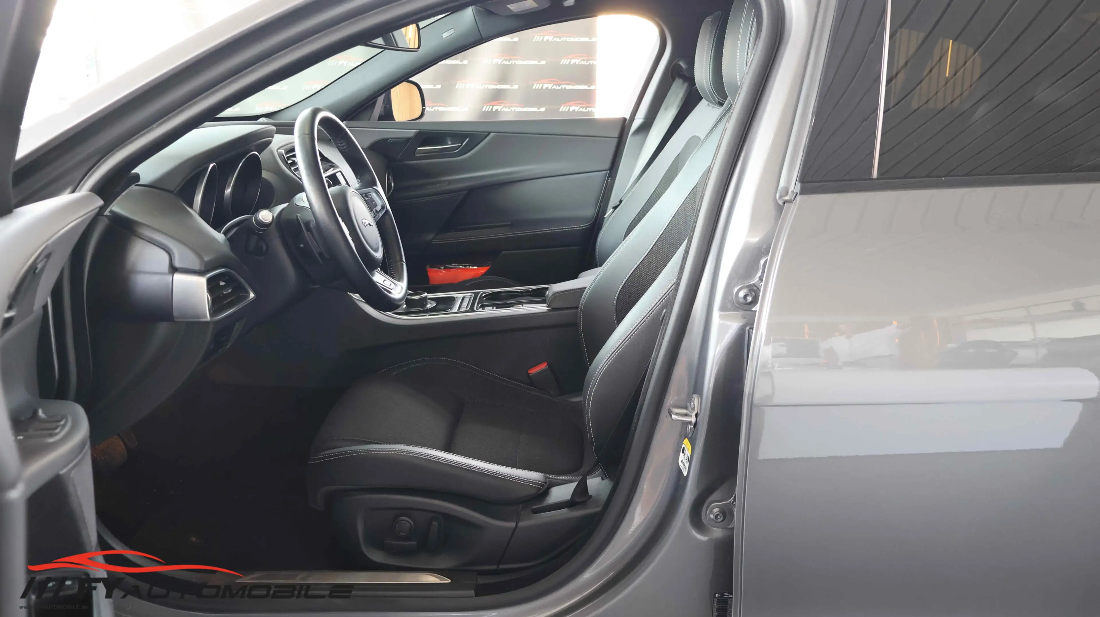 Jaguar XE R SPORT Navi* Garantie* 1.Hand* Top gepfl.* — photo 10