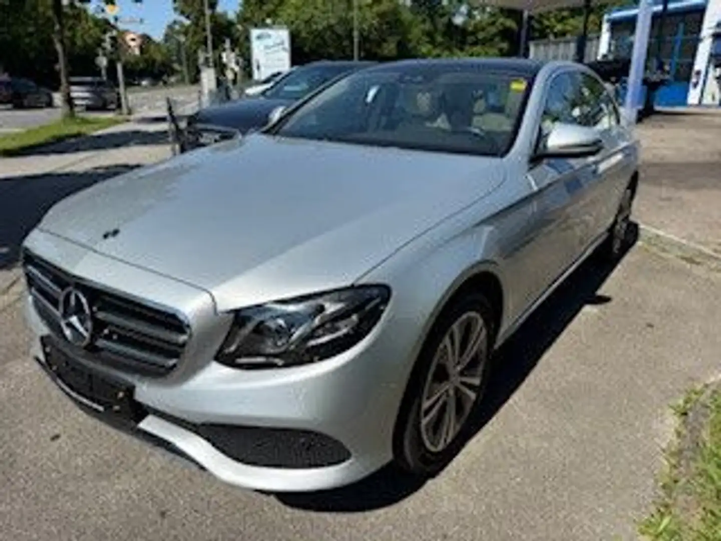 Mercedes-Benz E 450 4 Matic Avantgarde Panorama/Multibeam Silber - 2