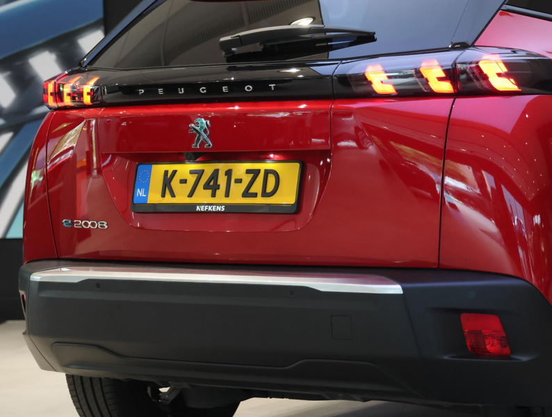 Peugeot e-2008 SUV EV Allure Pack 50 kWh | SOH 91,4% | Navigatie — photo 8