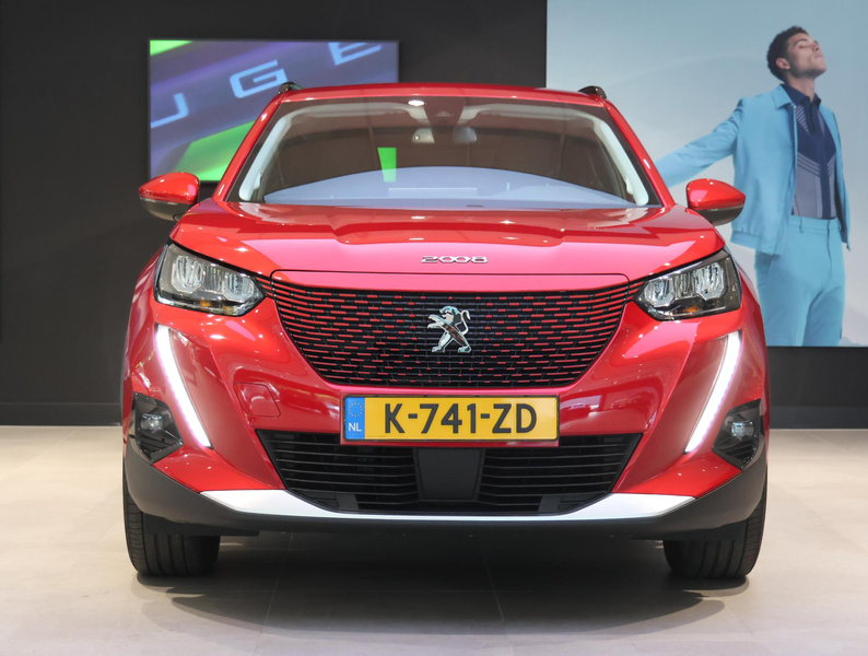 Peugeot e-2008 SUV EV Allure Pack 50 kWh | SOH 91,4% | Navigatie — photo 6