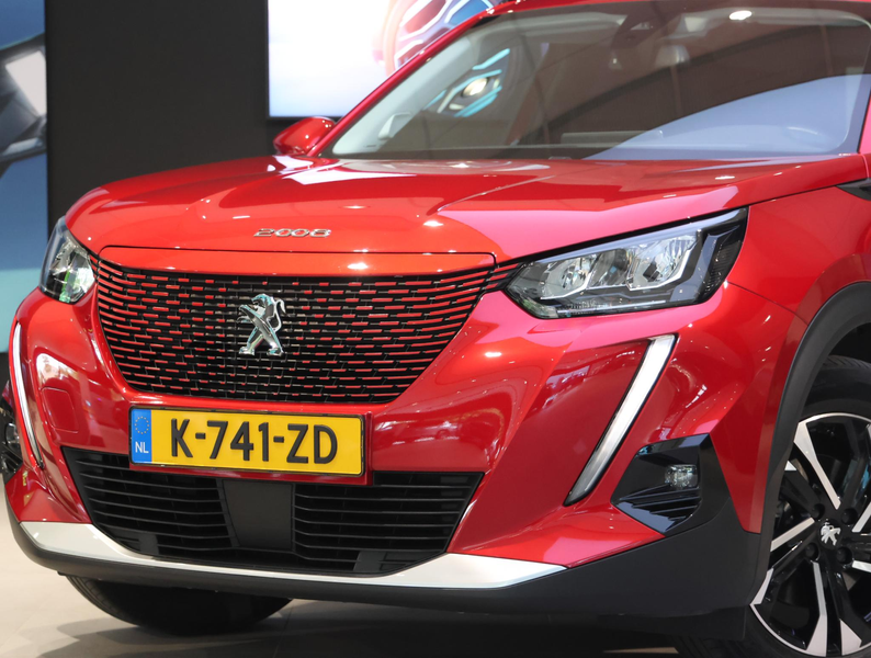 Peugeot e-2008 SUV EV Allure Pack 50 kWh | SOH 91,4% | Navigatie — photo 7