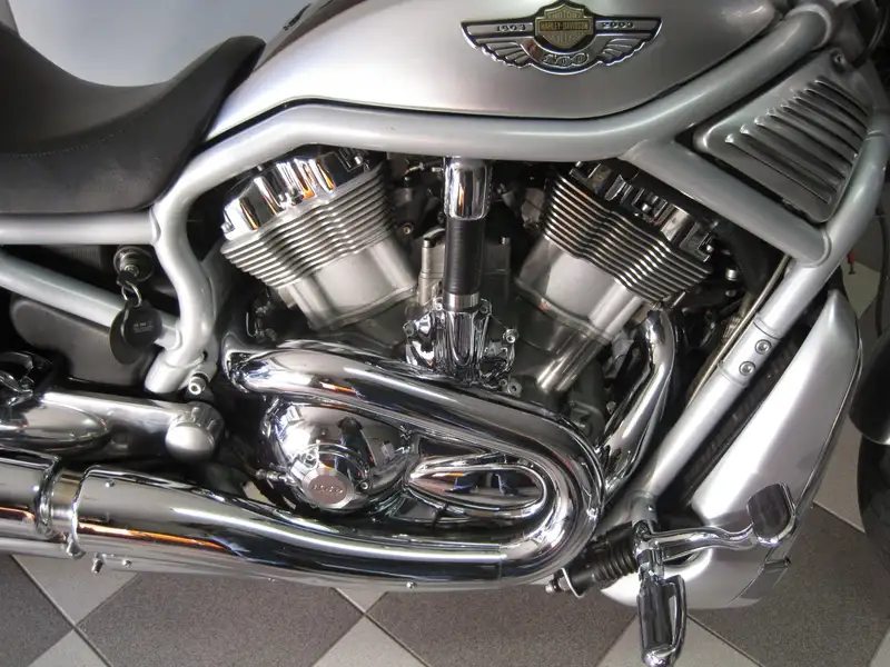 Harley-Davidson Chopper vrsca v-rod - foto 8