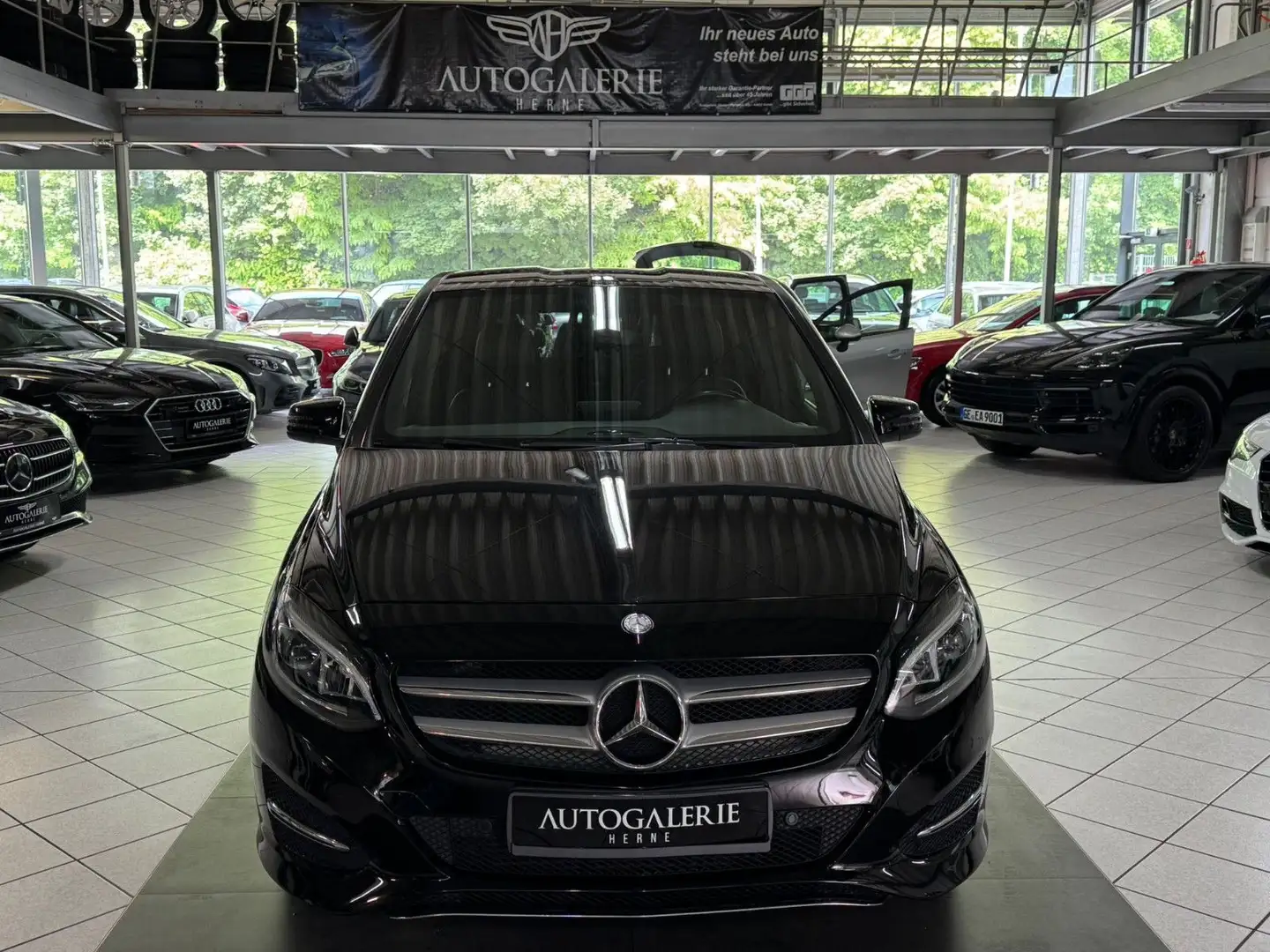 Mercedes-Benz B 180 d *AUT*LED*NAVI*TOWI*T-LEDER*PDC* Noir - 2