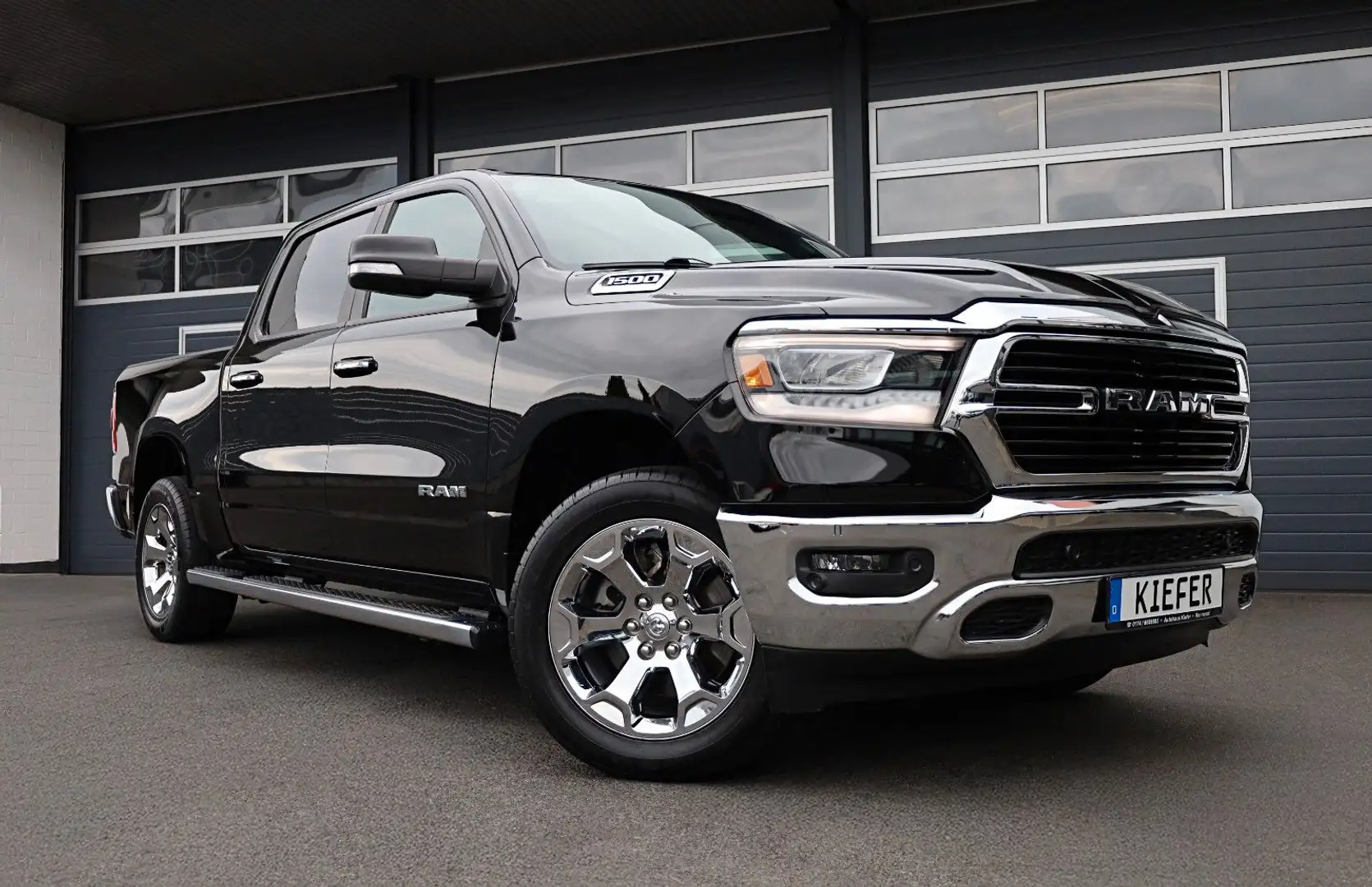 Dodge RAM 1500 V6 BigHorn 4x4/AHK/LED/Apple/SHZ/LHZ/20 Schwarz - 1