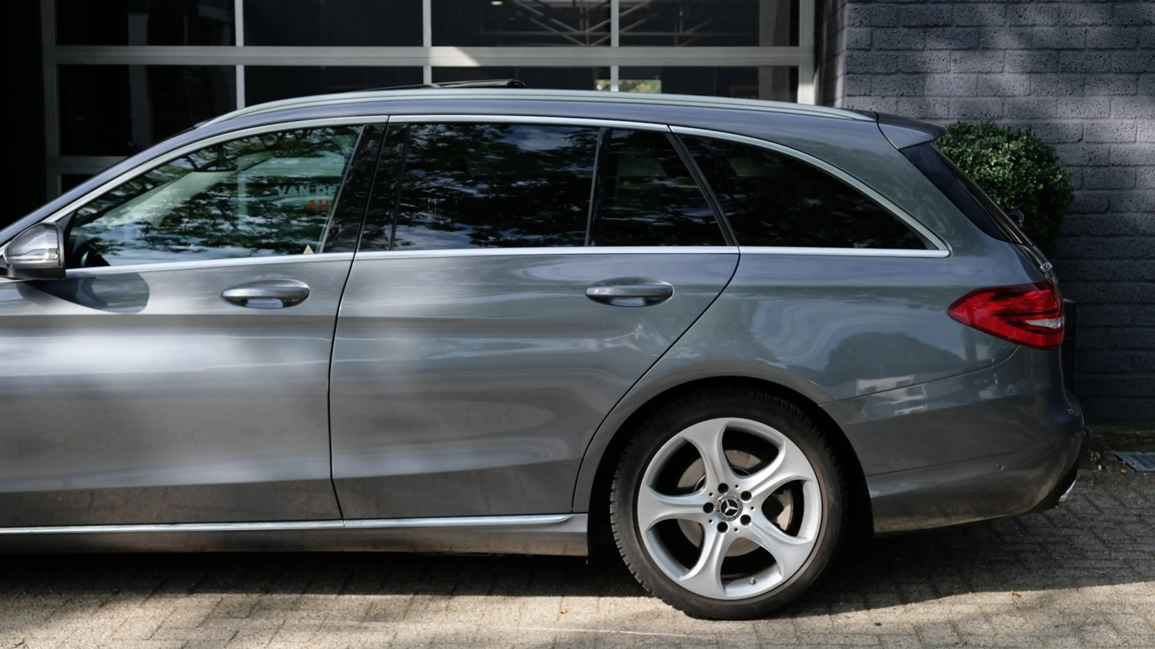 Mercedes-Benz C 350 Estate e Business Solution AMG | Panorama — photo 21