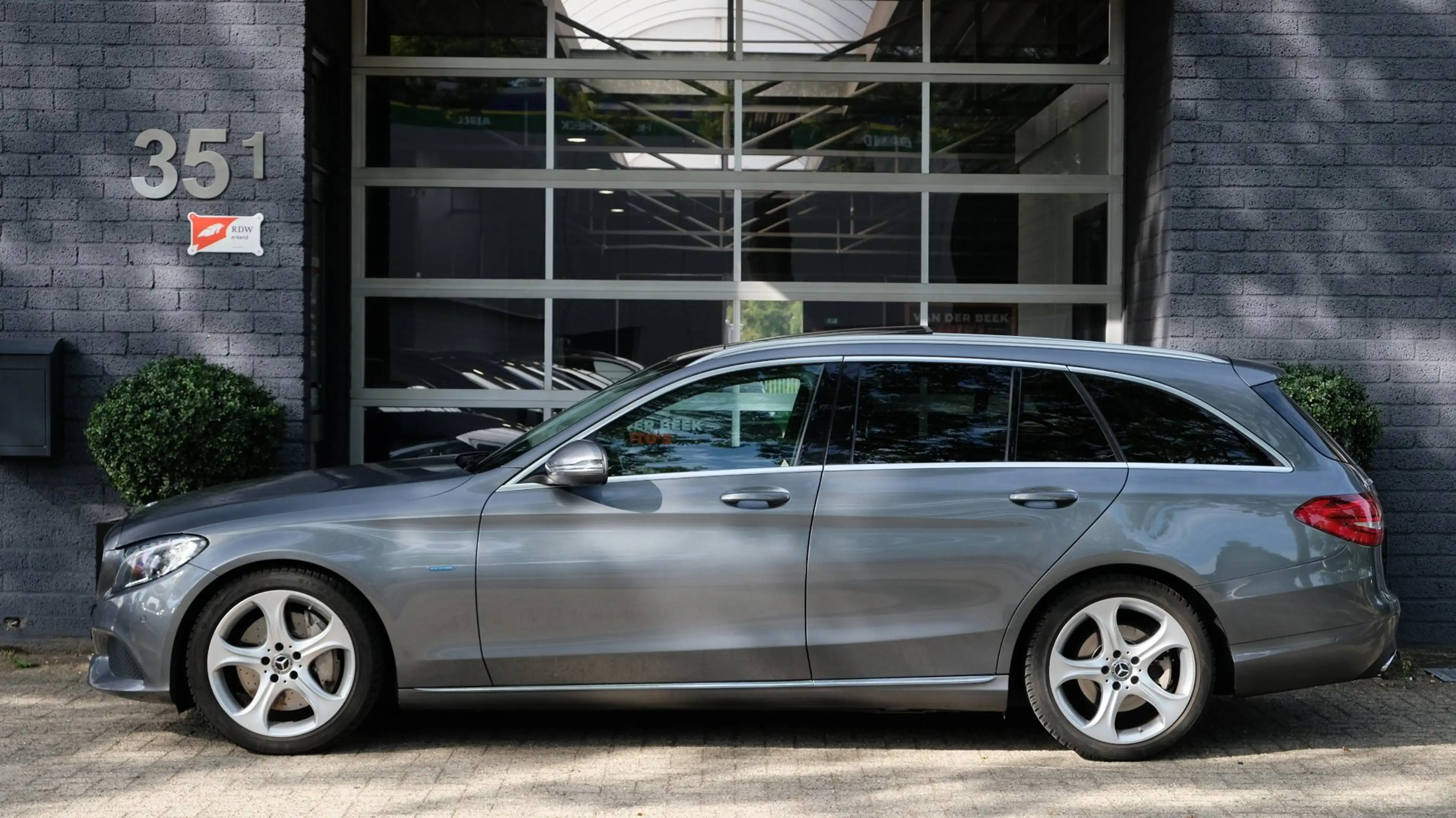 Mercedes-Benz C 350 Estate e Business Solution AMG | Panorama — photo 3