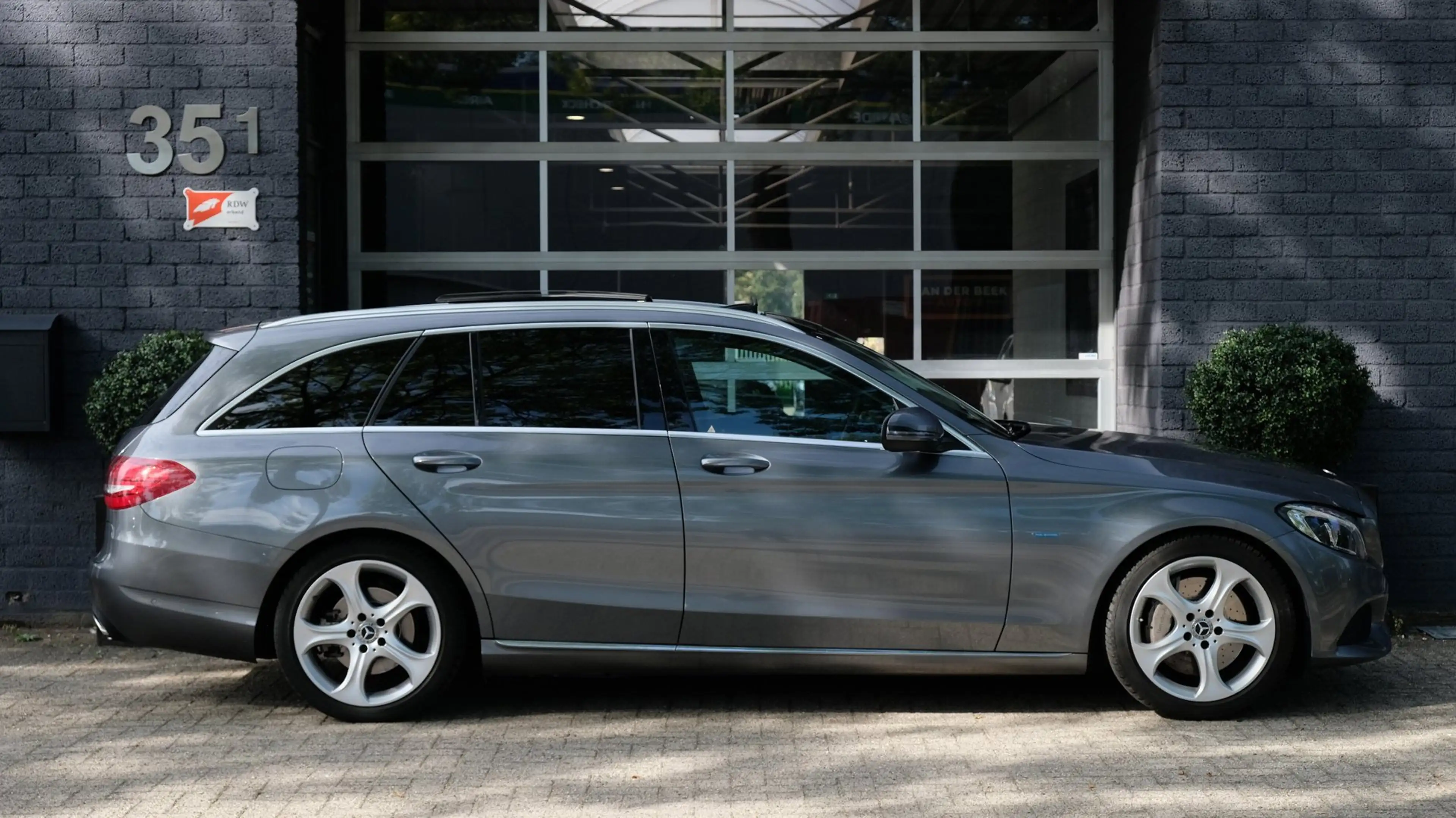 Mercedes-Benz C 350 Estate e Business Solution AMG | Panorama — photo 5