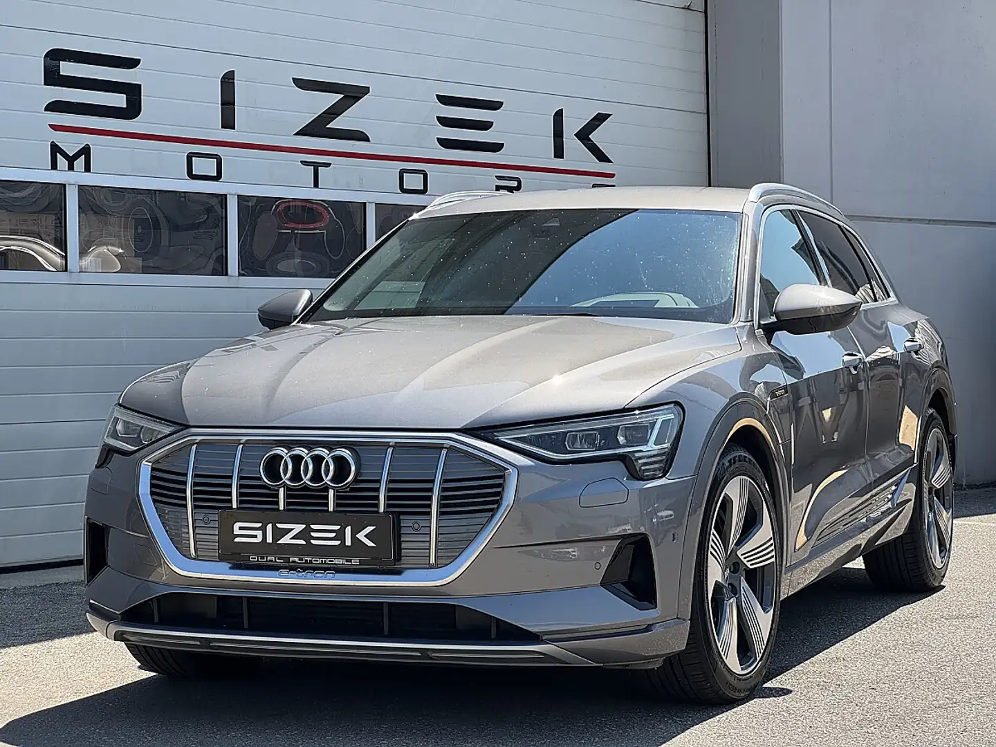 Audi e-tron Audi e-tron 55 quattro 95kWh | S line | Luftfa... Grau - 1