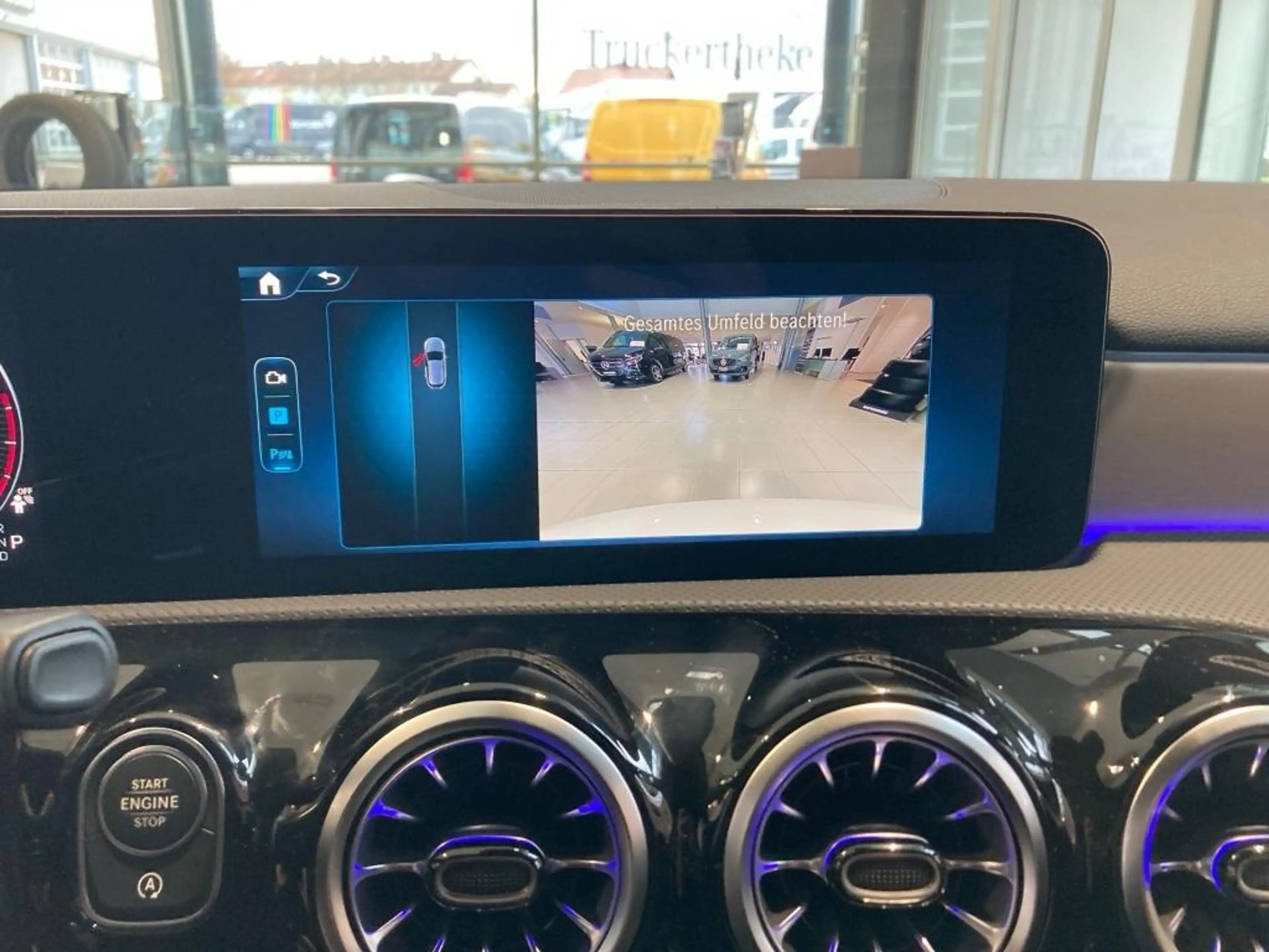 Mercedes-Benz A 180 AMG-Line+Night+MULTIBEAM+MBUX+Navi-Pr.+Kam — photo 14