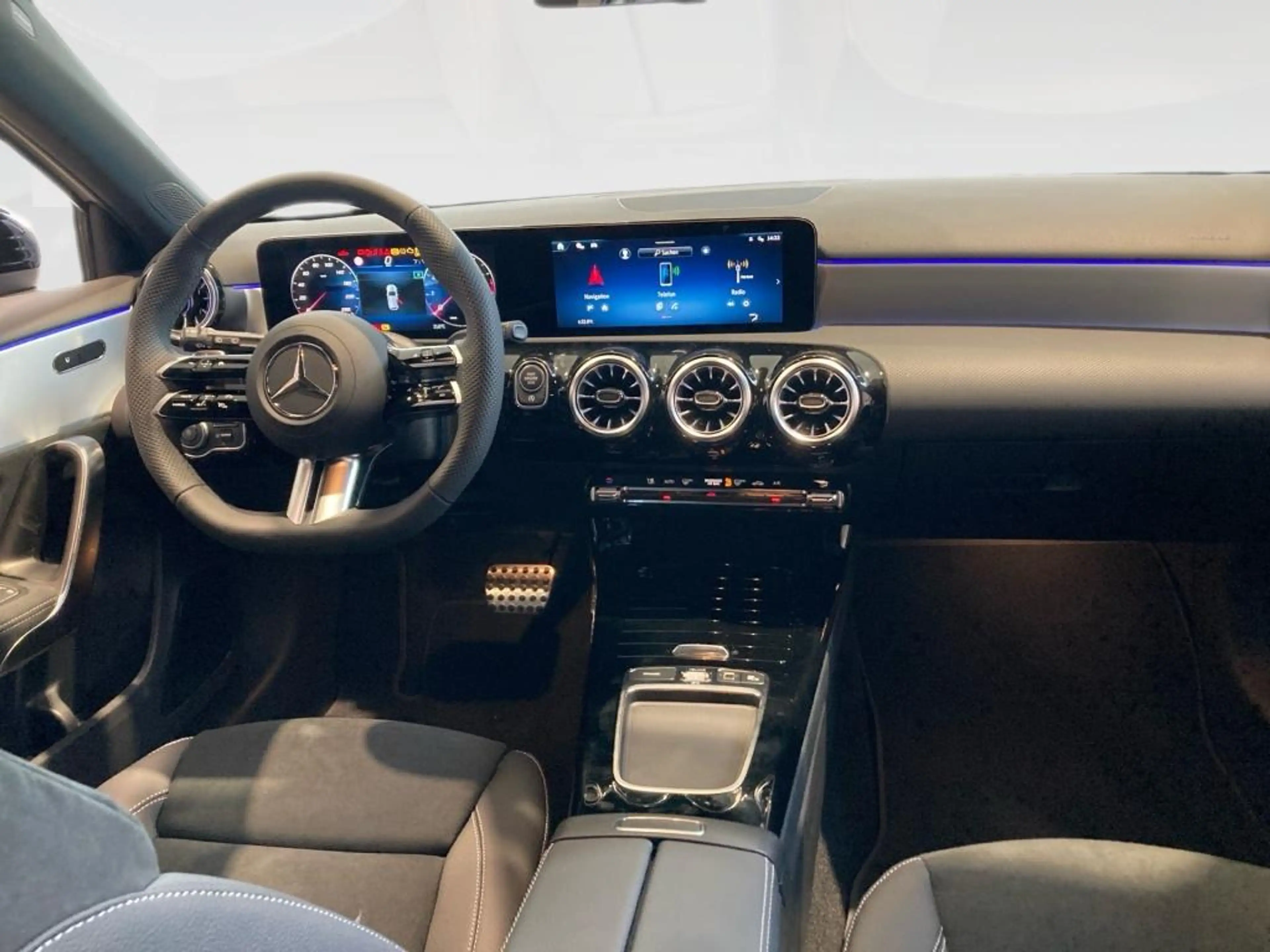 Mercedes-Benz A 180 AMG-Line+Night+MULTIBEAM+MBUX+Navi-Pr.+Kam — photo 8