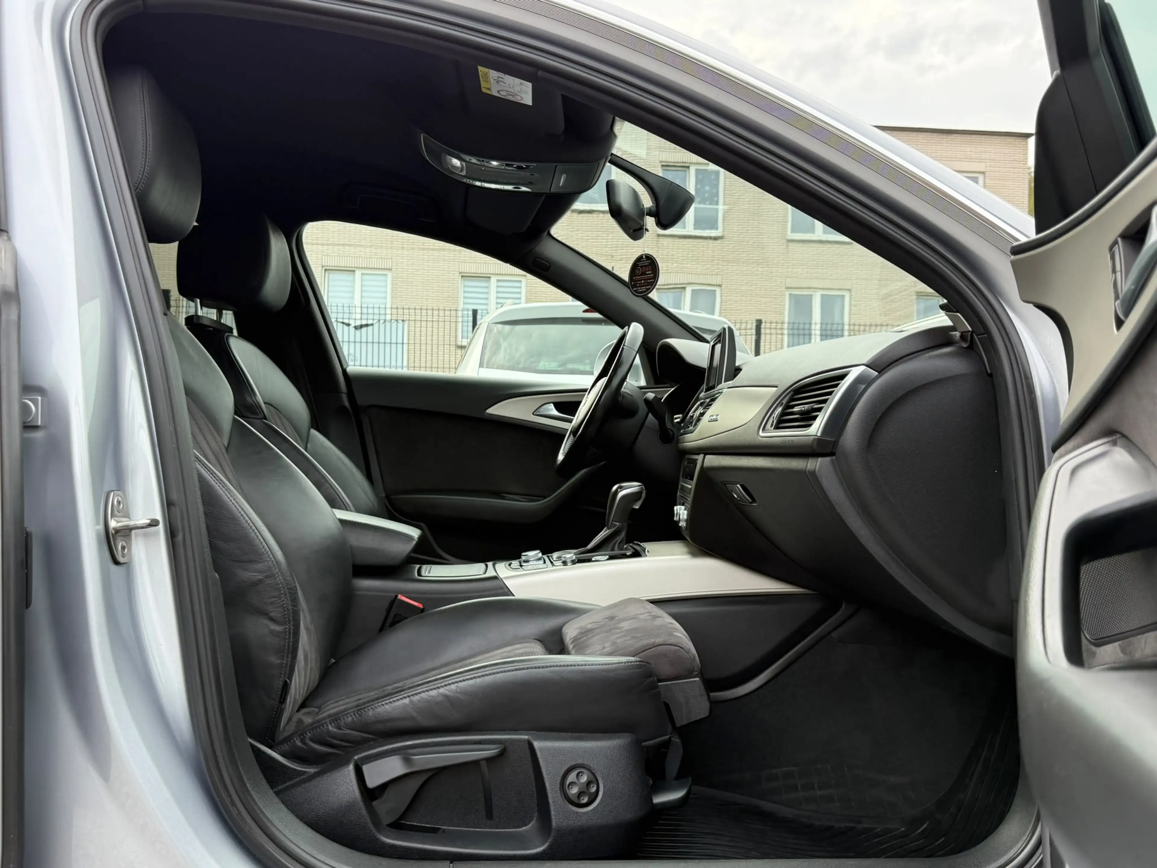Audi A6 allroad A6 3.0 TDi V6 Quattro S tronic — photo 12