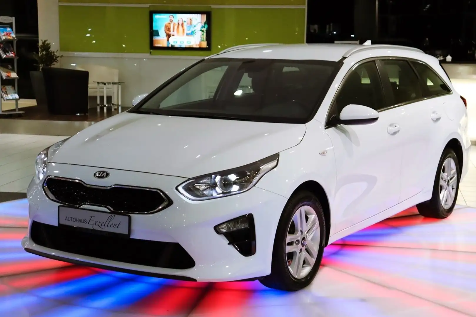 Kia Ceed SW / cee'd SW Vision Automatik*NAVI*SHZ*LED* Weiß - 1