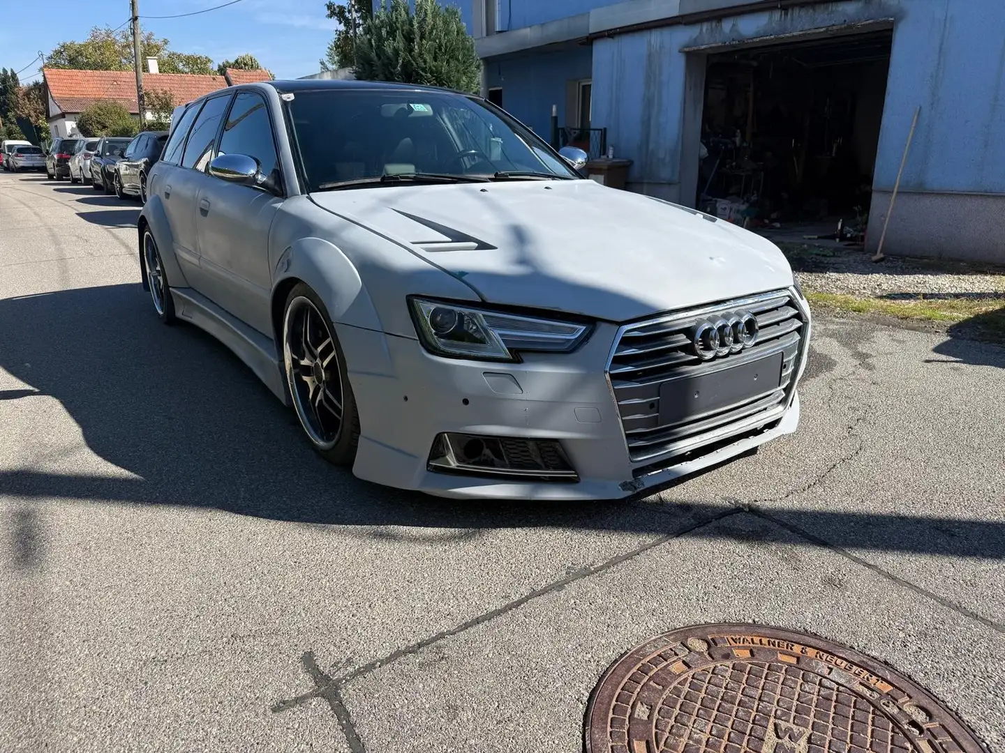 Audi RS4 Avant Grau - 1