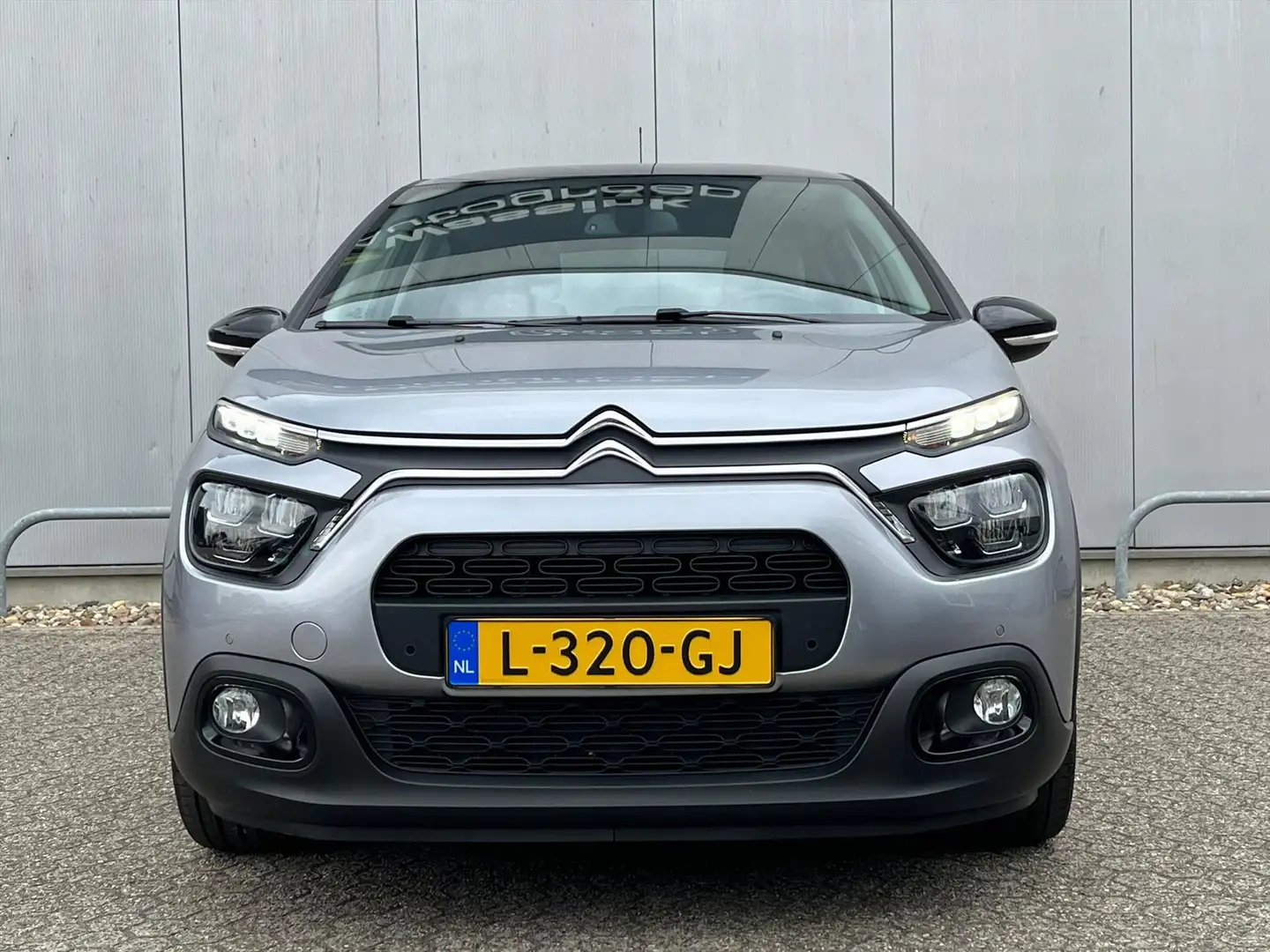Citroen C3 1.2 Shine I Navigatie I Climate Control I Parkeerc Gris - 2