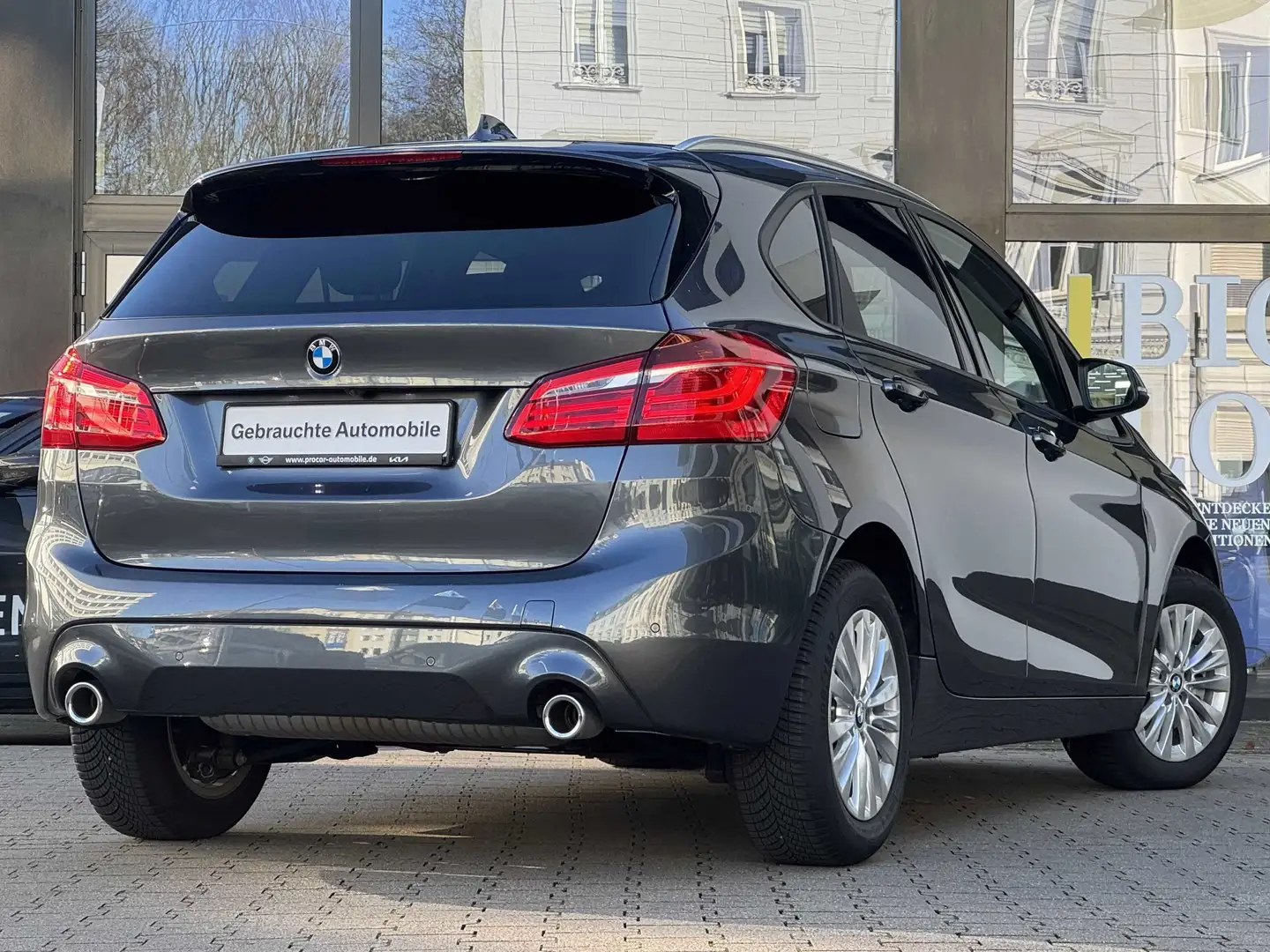 BMW 220 i Active Tourer LED Aut. RFK PDC PA DA DAB Сірий - 2