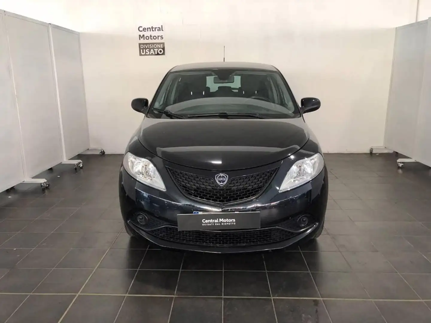 Lancia Ypsilon 1.2 Gold s&s 69cv my19 Nero - 2