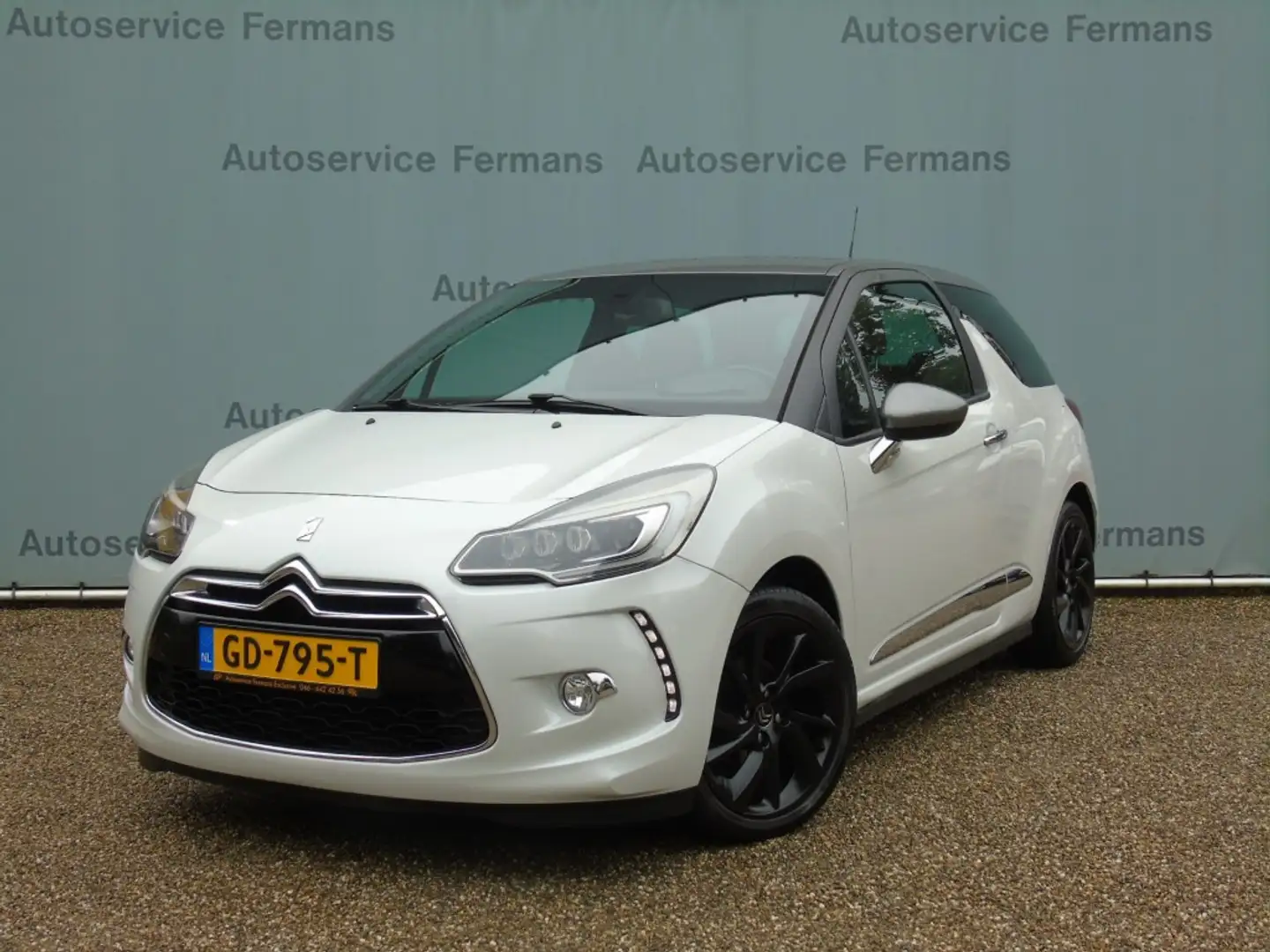 Citroen DS3 Sport chiq - 2015 - 134DKM - Navi - Camera Blanc - 1