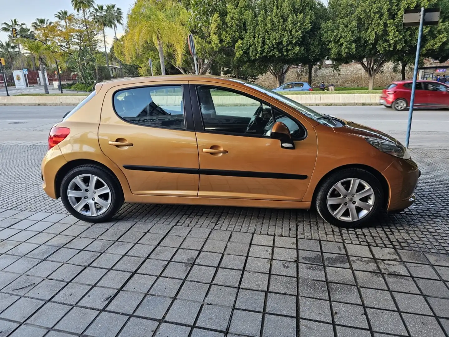 Peugeot 207 1.6 HDI Premium Naranja - 2
