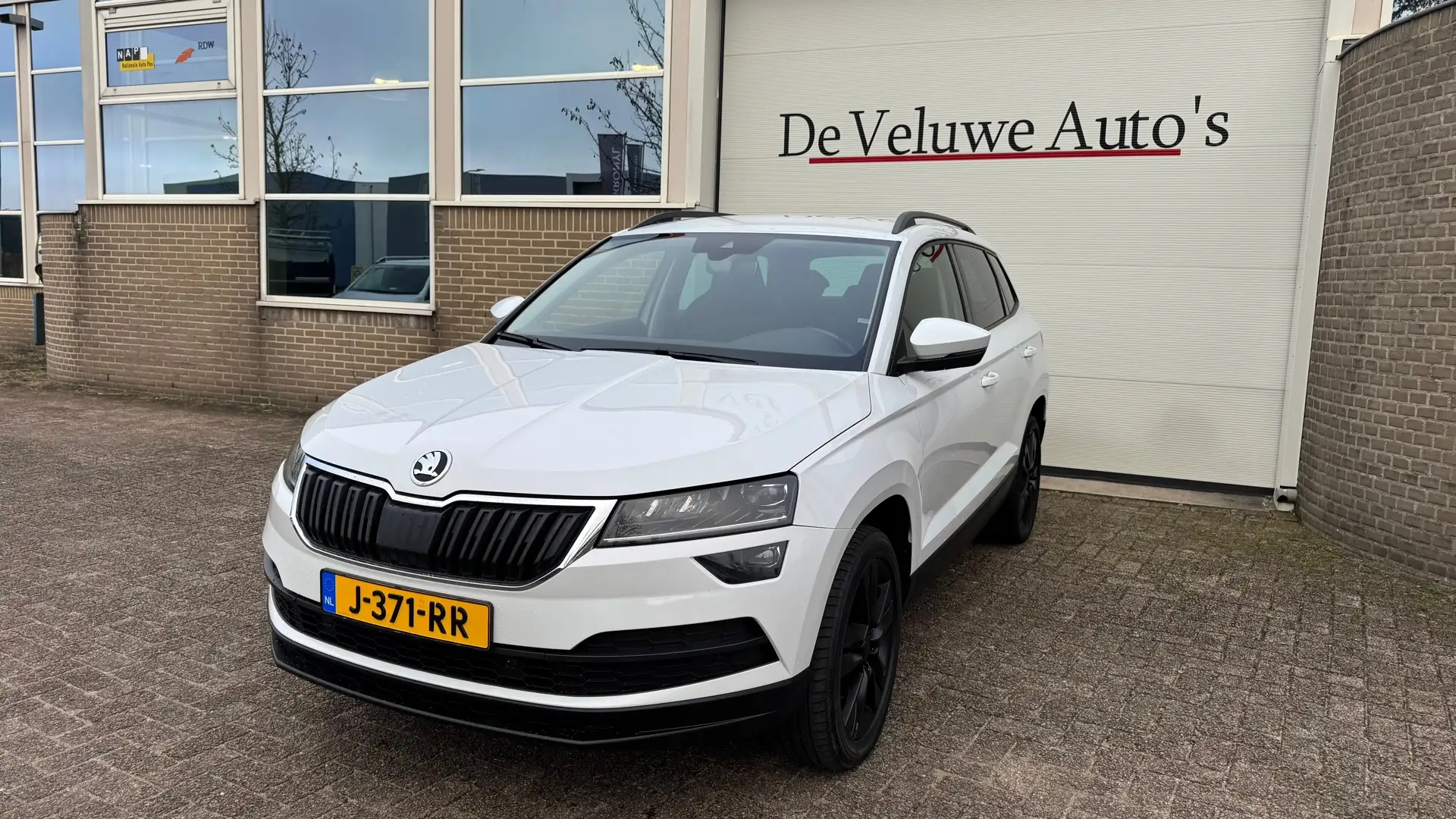 Skoda Karoq 1.5 TSI ACT Style Business|Carplay|Trekhk|Camera Wit - 2