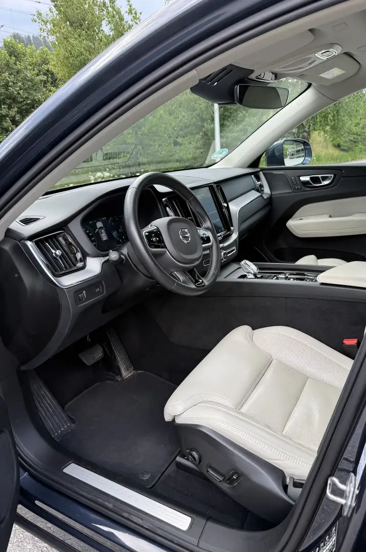 Volvo XC60 B4 Inscription AWD Geartronic - 2