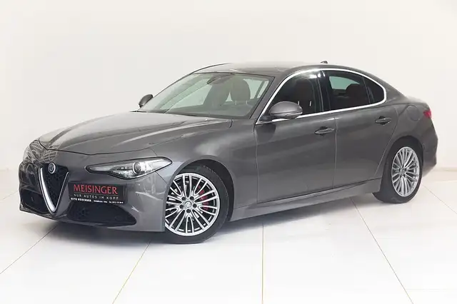 Alfa Romeo Giulia Super 2,2 180 AT RWD