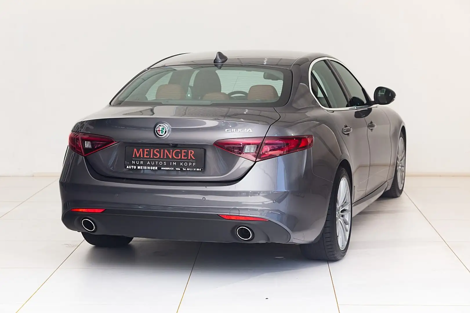 Alfa Romeo Giulia Super 2,2 180 AT RWD Grau - 2