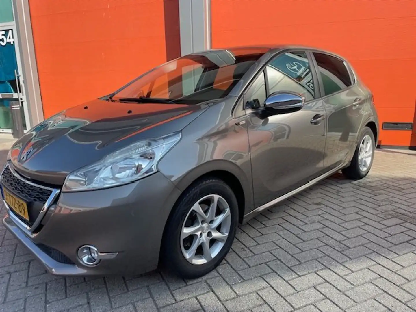 Peugeot 208 1.2 VTi Style Grijs - 1