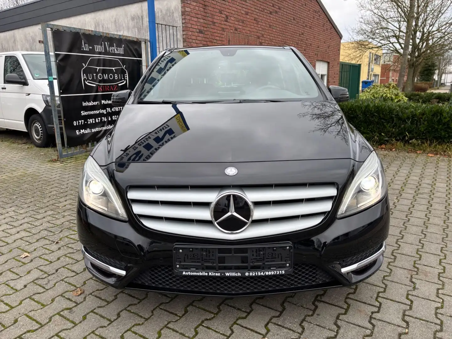 Mercedes-Benz B 180 AUTOMATIK 1 HAND SHZ S-DACH XENON TEMP Schwarz - 2