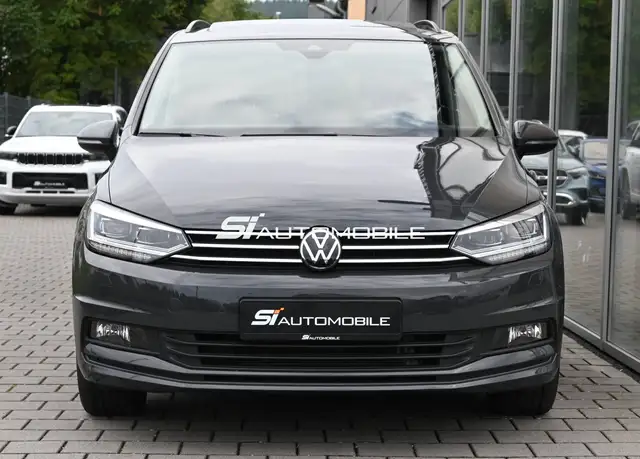 Volkswagen Touran view 8