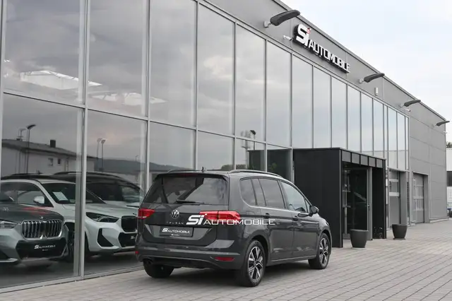 Volkswagen Touran view 5