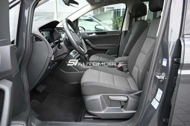 Volkswagen Touran view 10