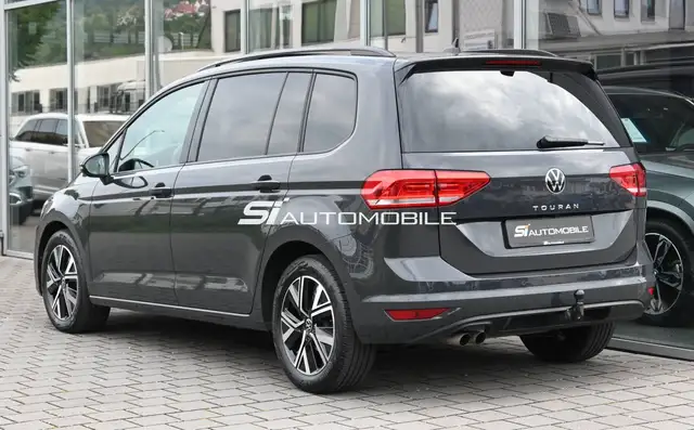 Volkswagen Touran view 3