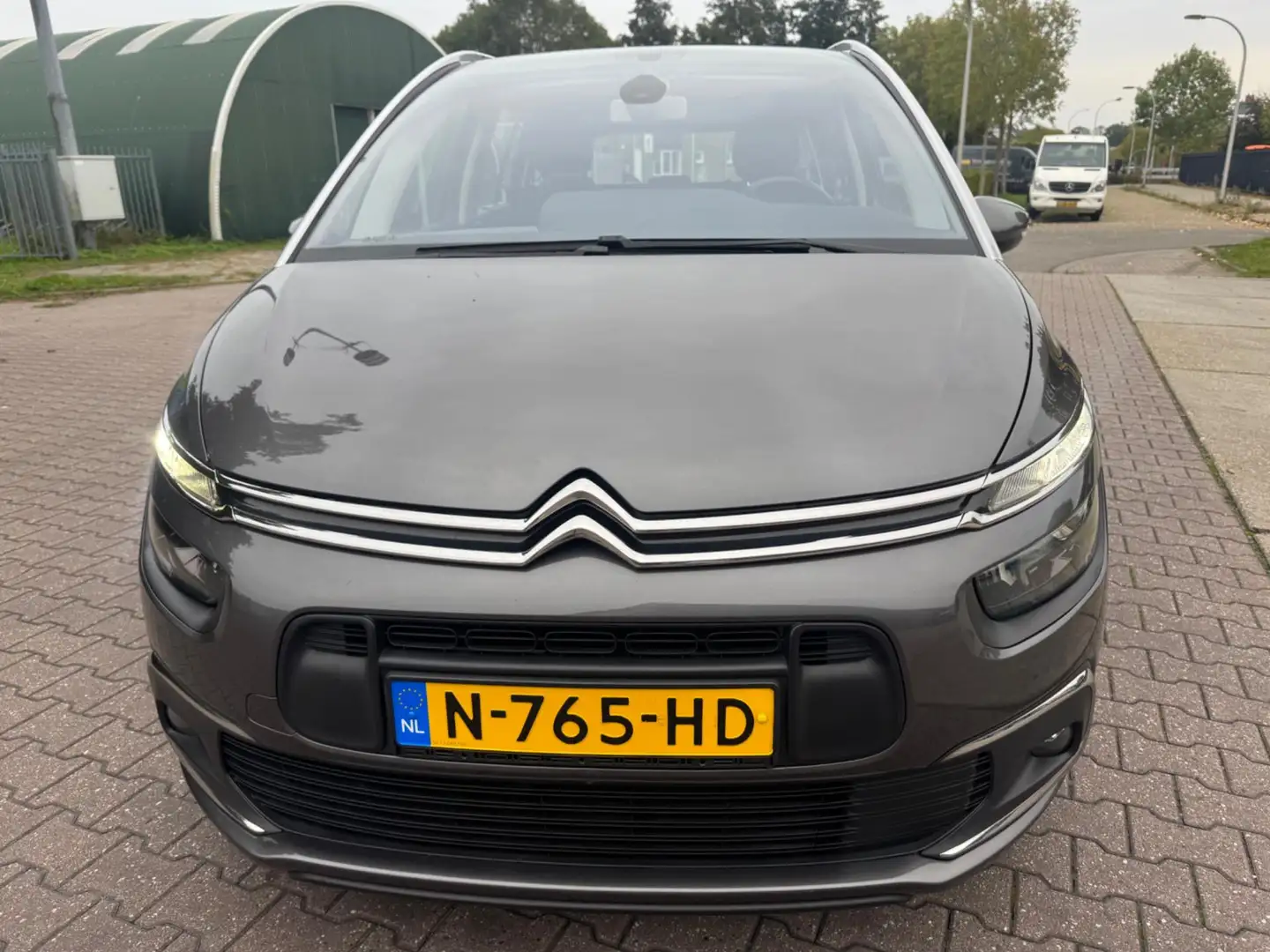 Citroen Grand C4 Picasso 1.6 e-THP Feel Grijs - 2