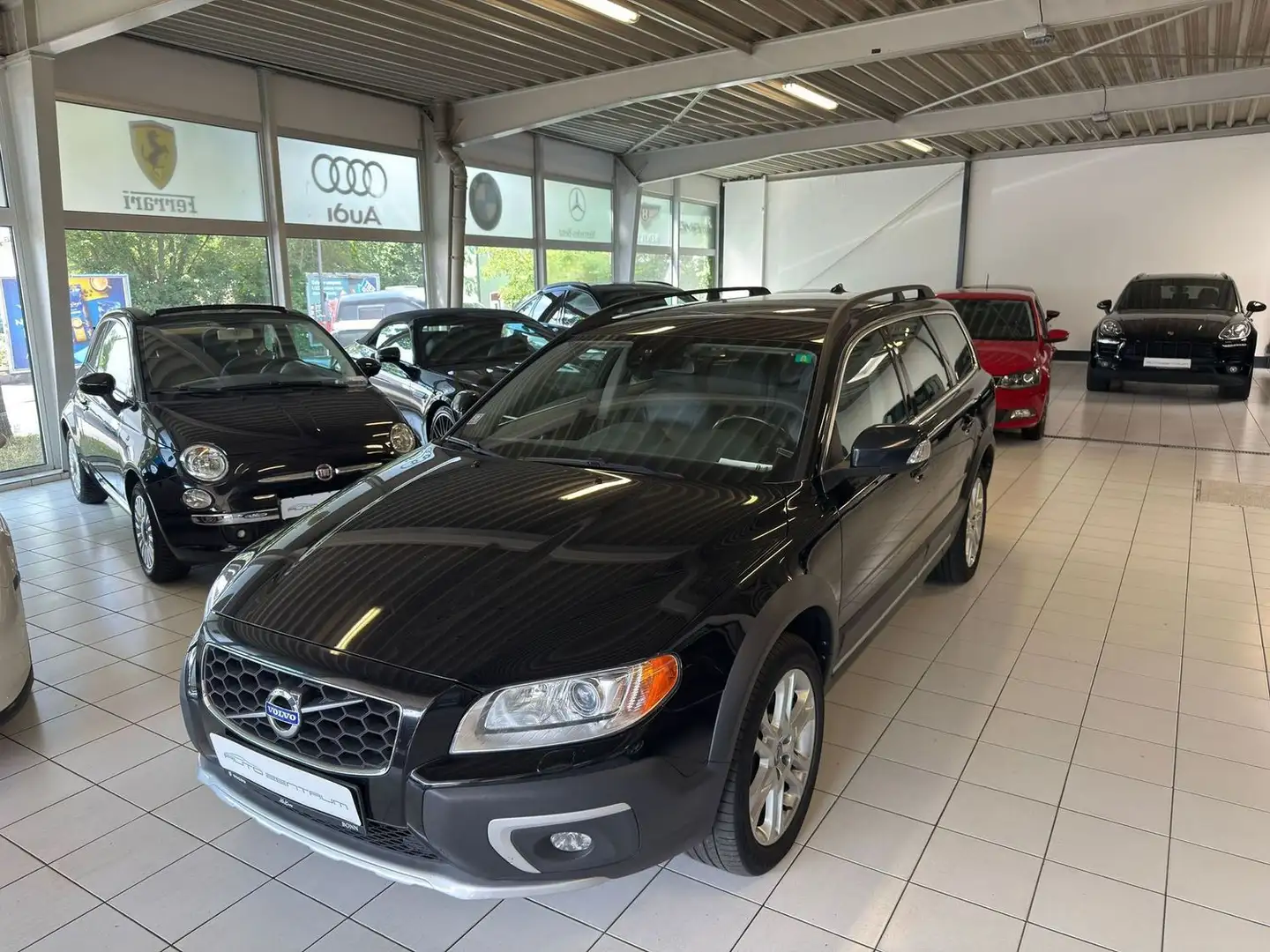 Volvo XC70 AUTOM./AWD/LEDER/AHK/ SUPER HISTORIE Schwarz - 2