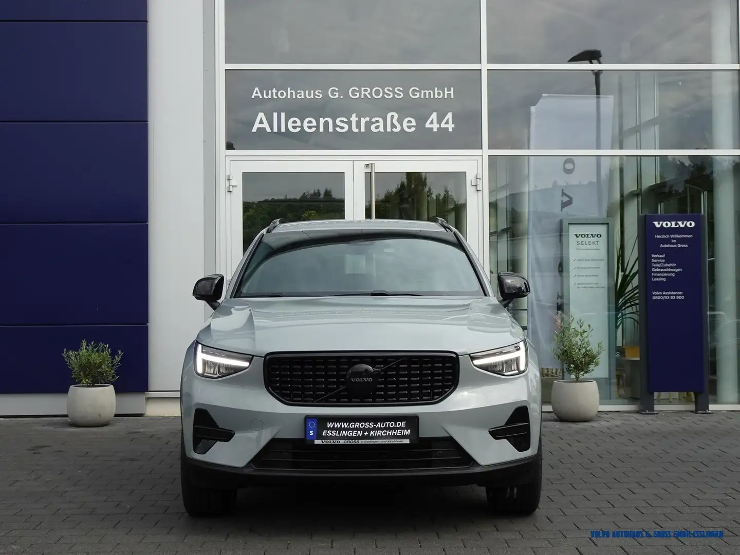 Volvo XC40 B3 Plus Black Edition Gris - 2