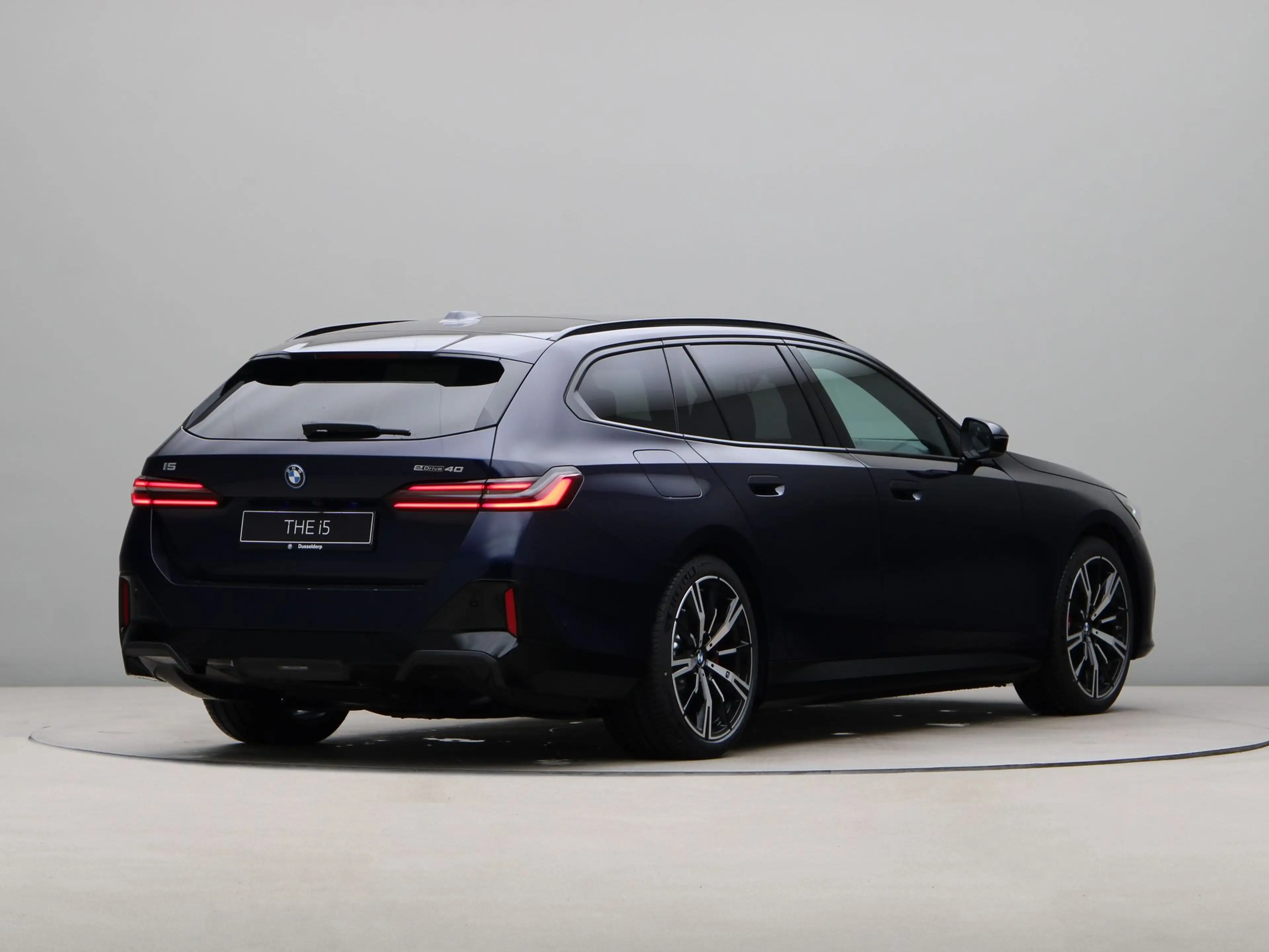 BMW i5 Touring eDrive40 84 kWh M Sport Pro Edition | Harm — photo 8