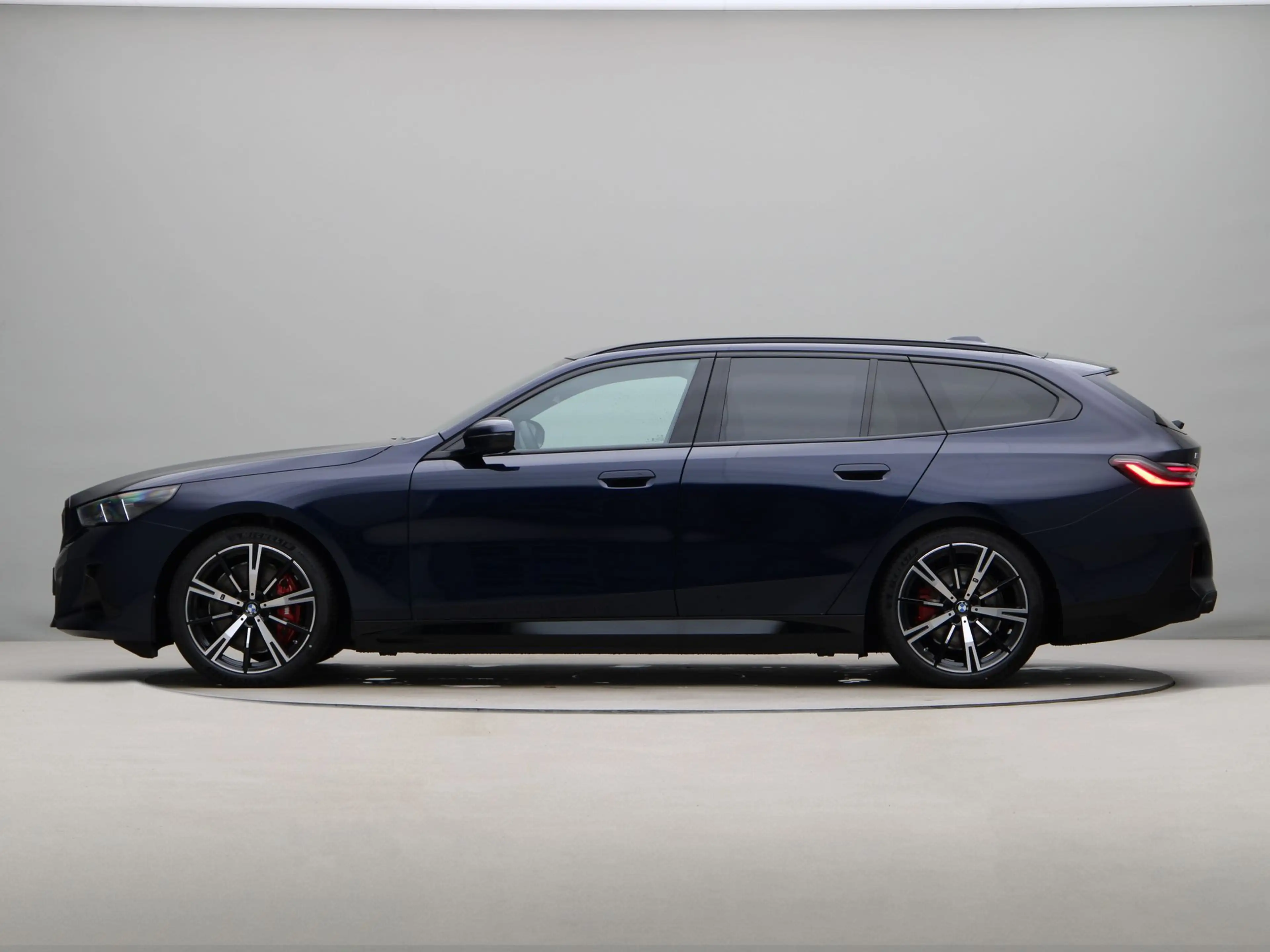 BMW i5 Touring eDrive40 84 kWh M Sport Pro Edition | Harm — photo 11